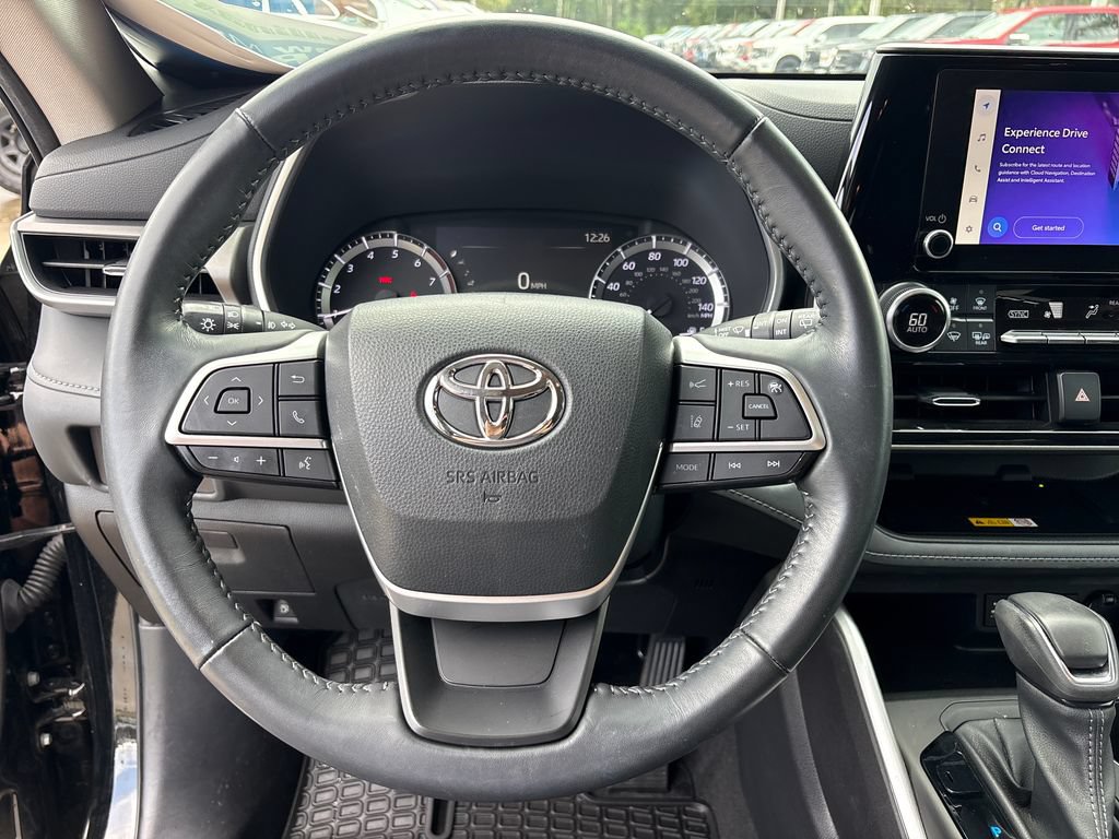 Used 2023 Toyota Highlander XLE FWD image 18