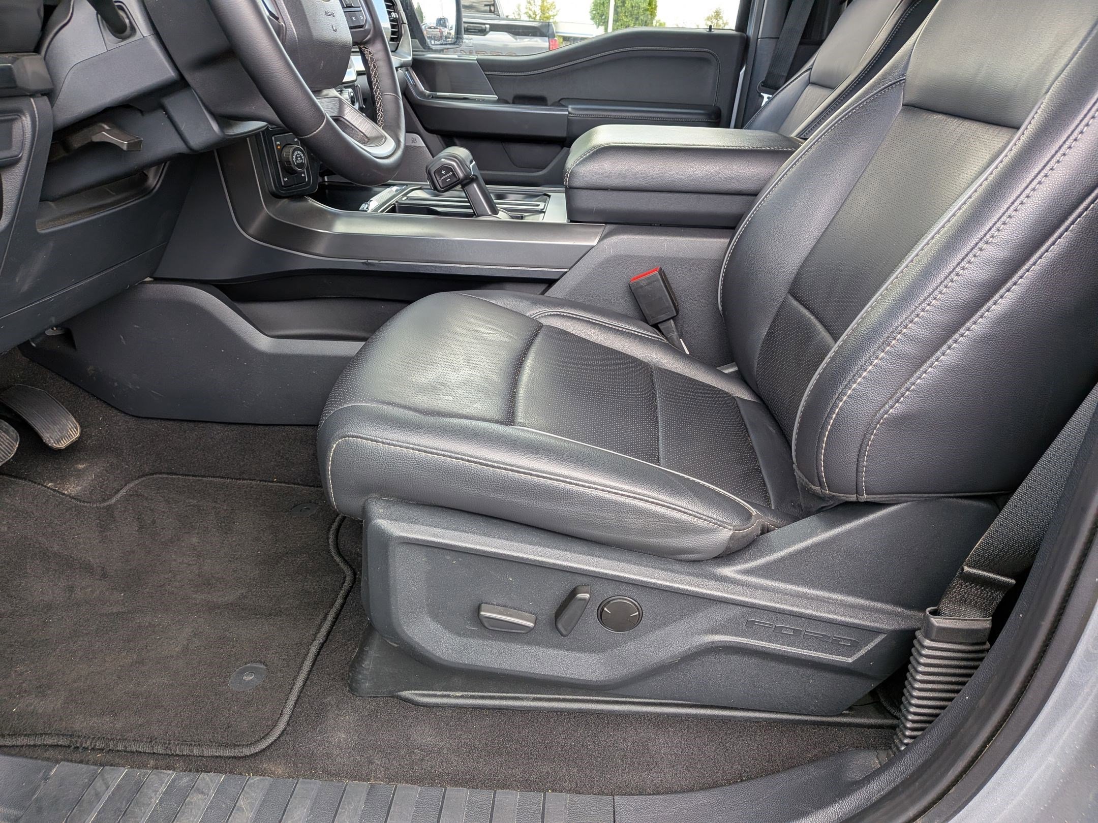 Certified 2025 Ford F150 Lariat image 19