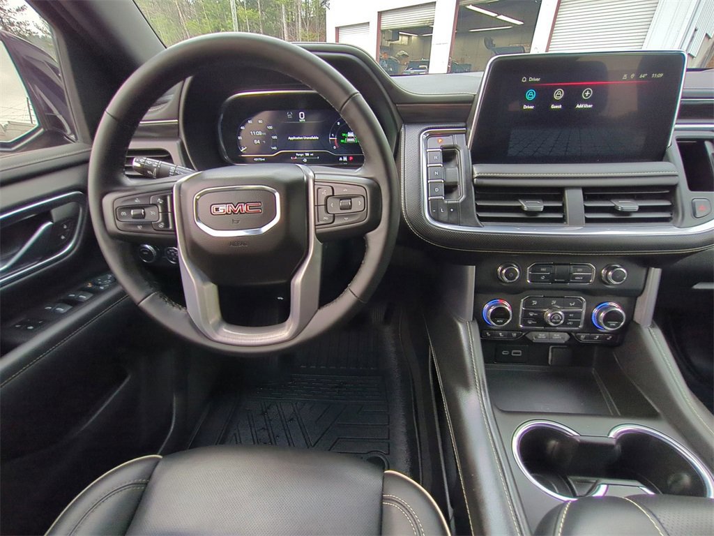 Used 2024 GMC Yukon SLT w/ SLT Luxury Package image 16