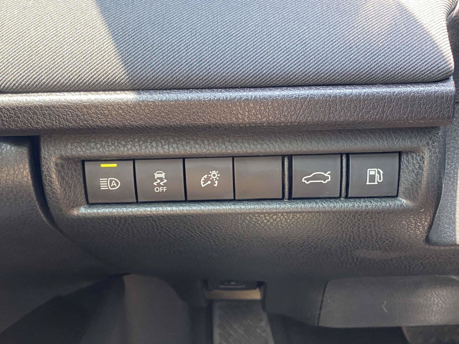Used 2026 Toyota Camry LE w/ Convenience Package FWD image 19