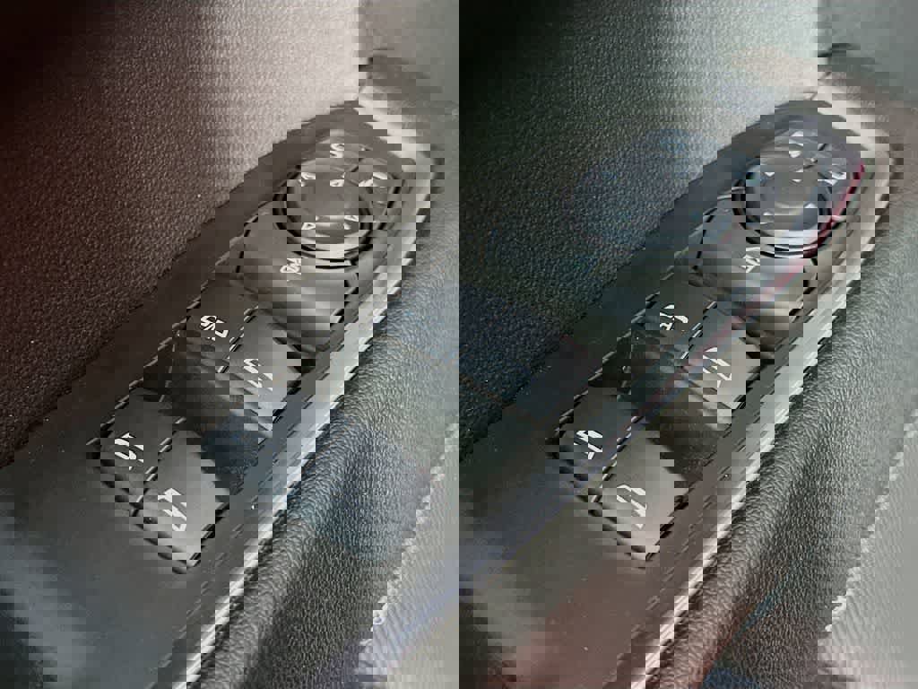 Used 2025 Chevrolet Silverado 1500 LT image 27