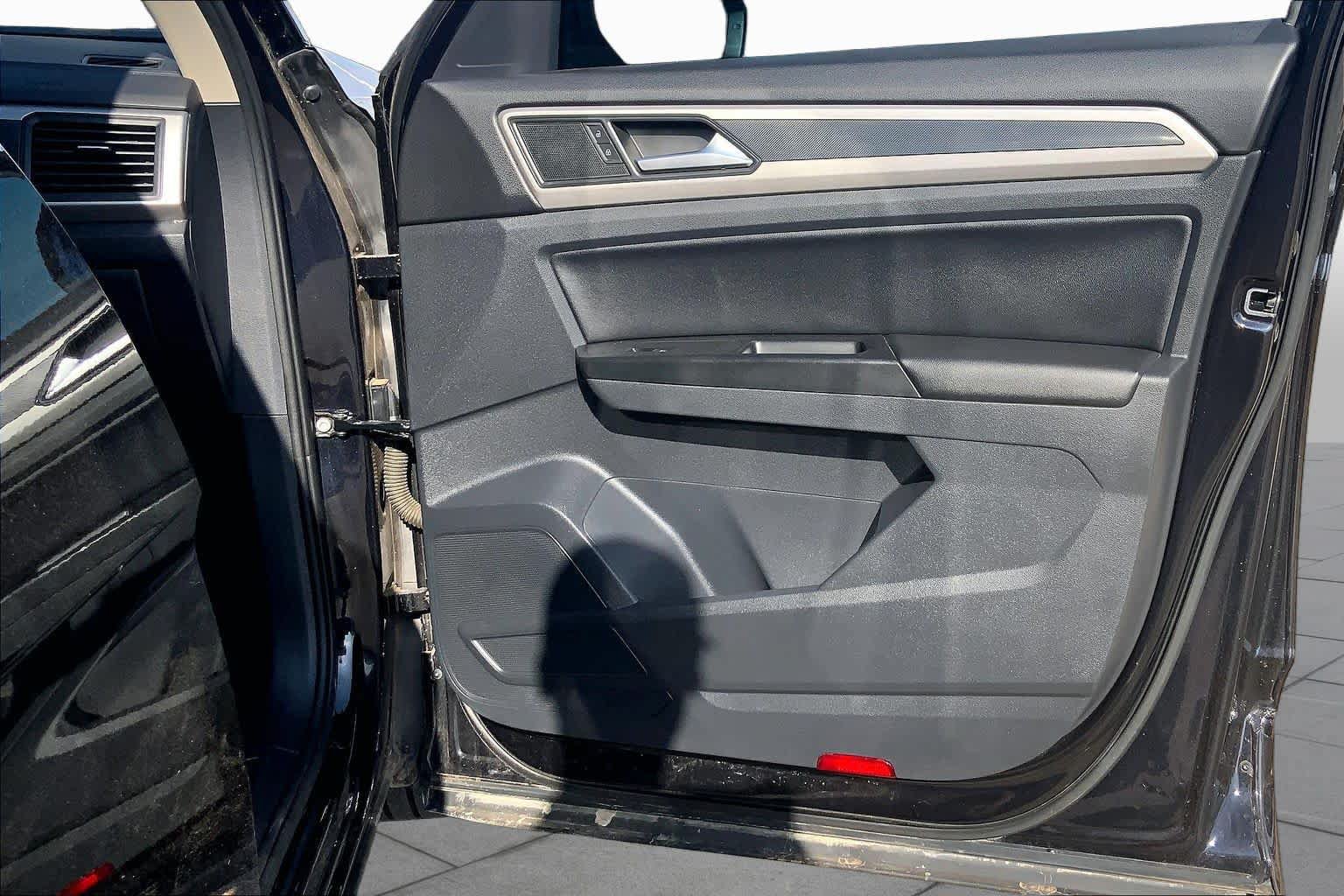Used 2021 Volkswagen Atlas SE w/ Panoramic Sunroof Package FWD image 22