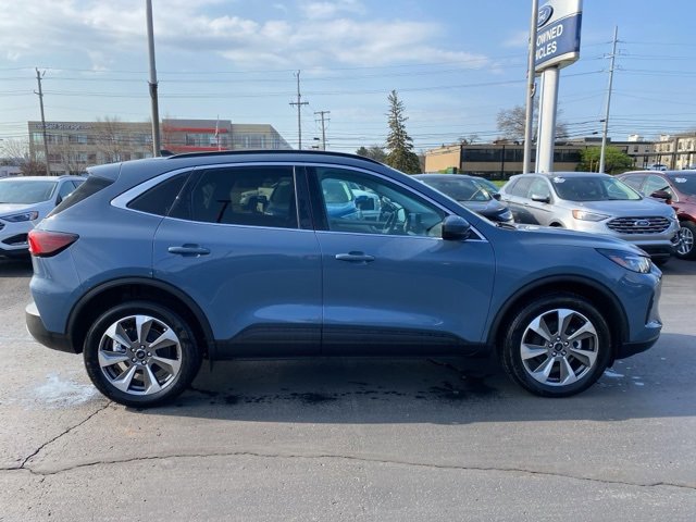 Certified 2024 Ford Escape Platinum image 2