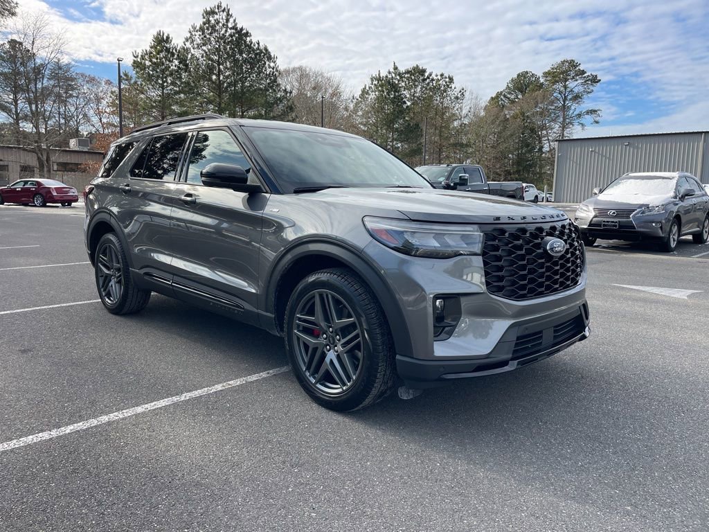 Certified 2025 Ford Explorer ST-Line w/ ST-Line Street Pack image 4