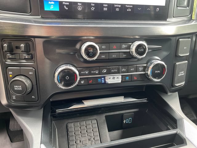 Certified 2025 Ford F350 Lariat w/ Black Appearance Package AWD/4WD image 35