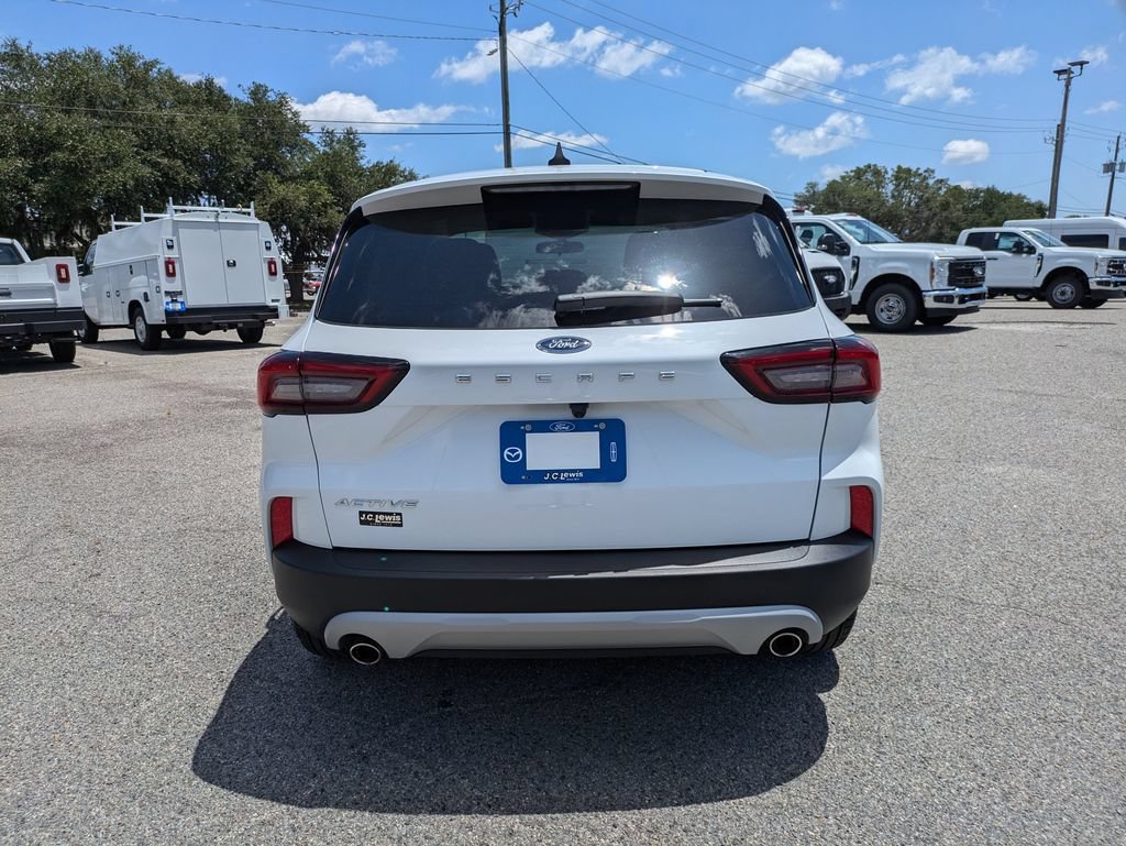 Certified 2025 Ford Escape Active w/ Cold Weather Package FWD image 5