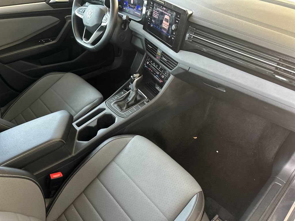 Used 2025 Volkswagen Jetta SE FWD image 14