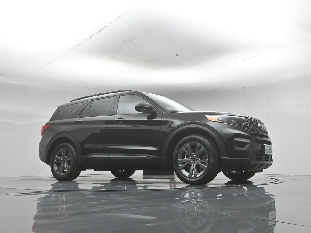 Certified 2023 Ford Explorer XLT w/ Equipment Group 202A RWD image 4