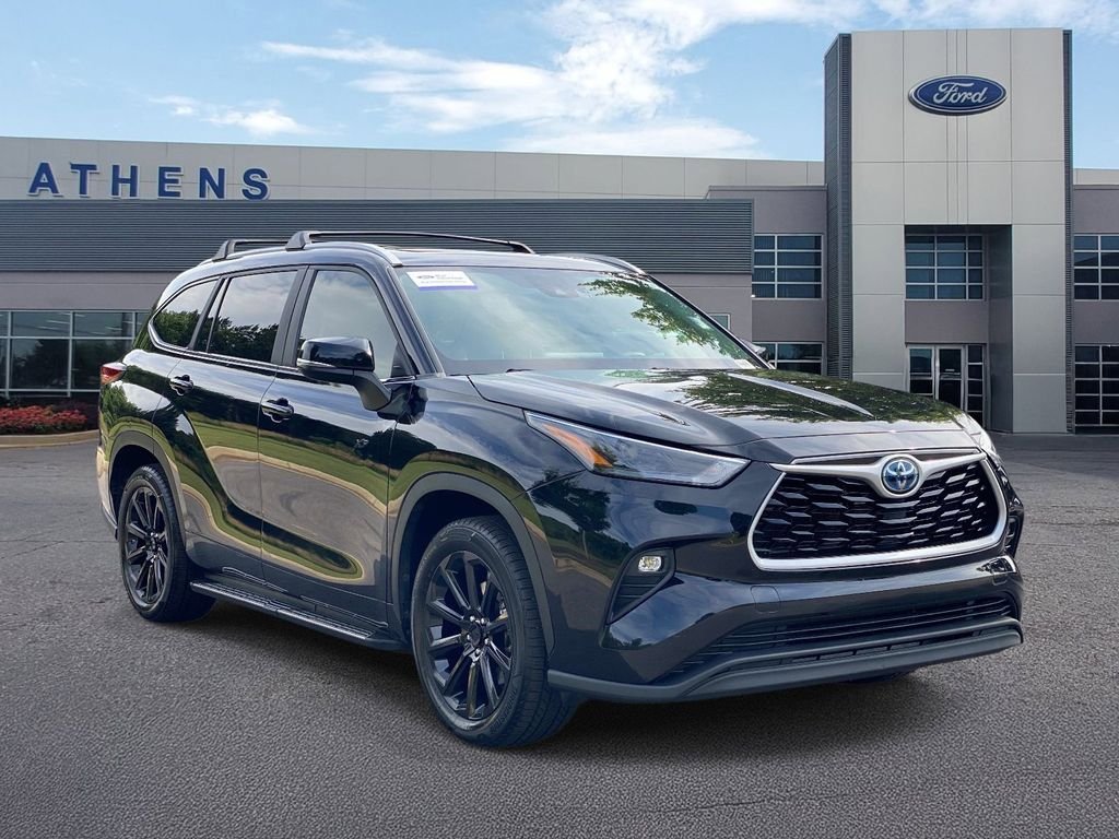 Used 2023 Toyota Highlander XLE FWD video 1
