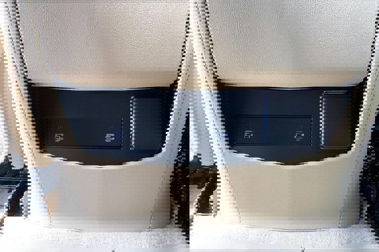 Used 2024 Cadillac Escalade Premium Luxury w/ Performance Package image 33