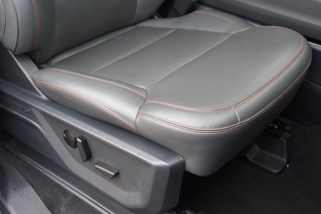 Certified 2025 Ford Expedition Active image 12