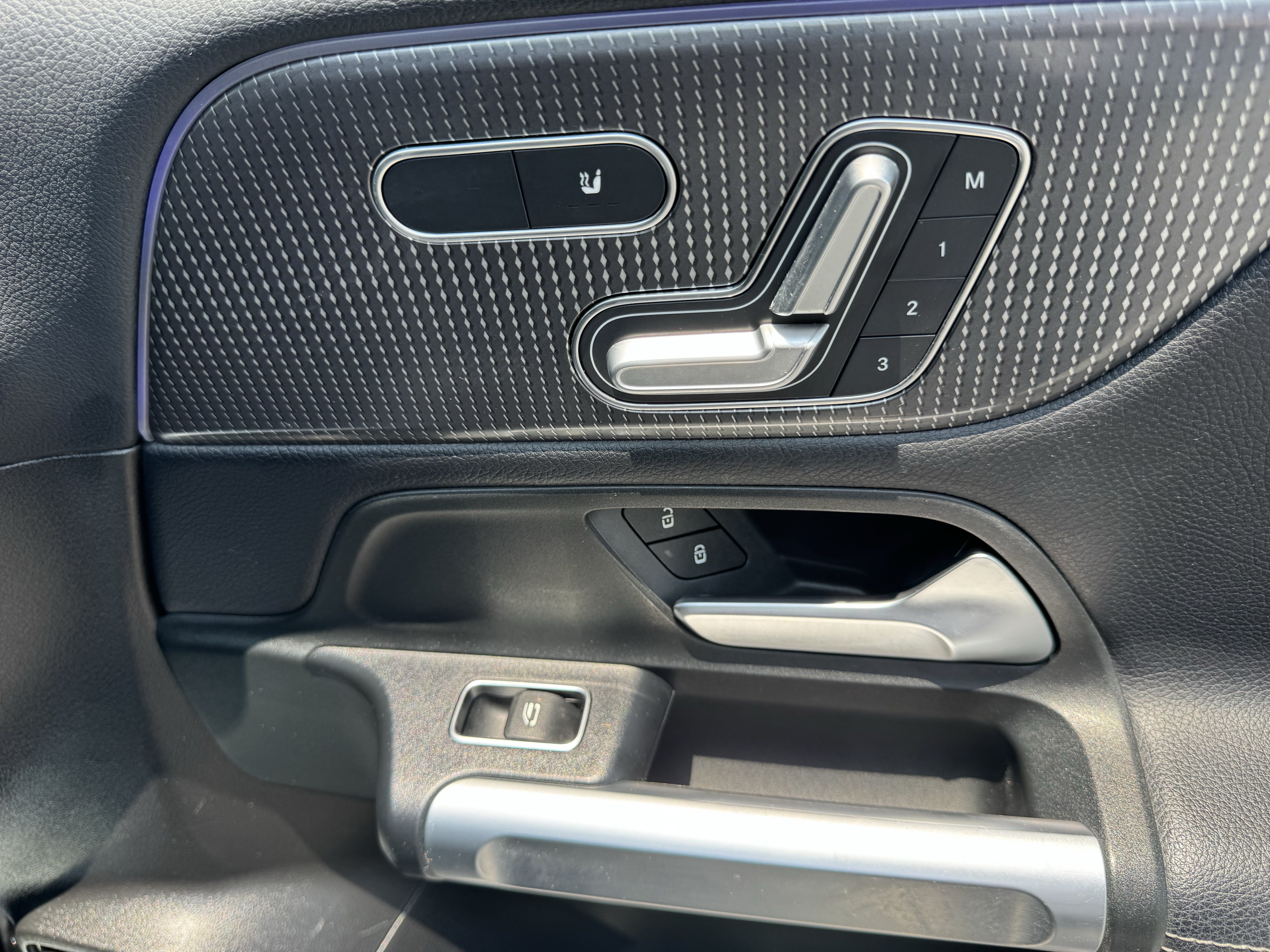 Used 2020 Mercedes-Benz GLB 250 4MATIC image 18