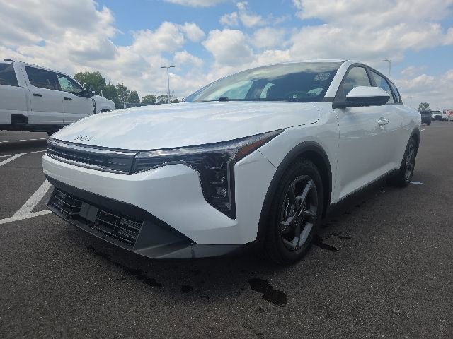 Used 2025 Kia K4 FWD image 2