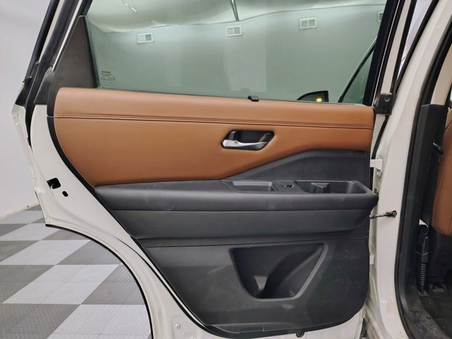 Used 2023 Nissan Pathfinder Platinum AWD/4WD image 12