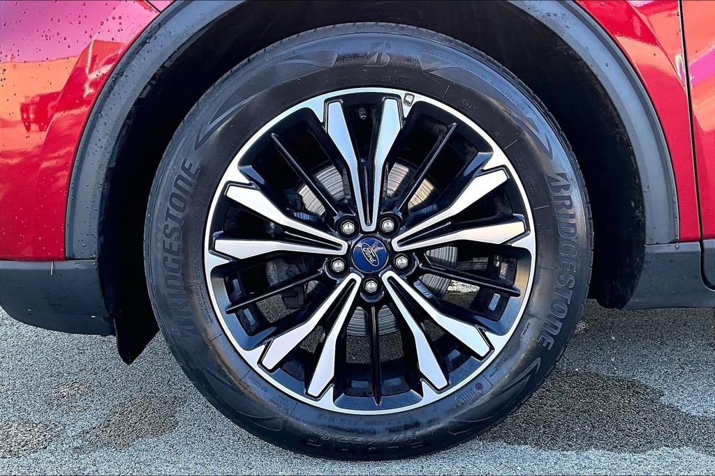 Certified 2022 Ford Escape SE w/ SE Sport Appearance Package FWD image 9