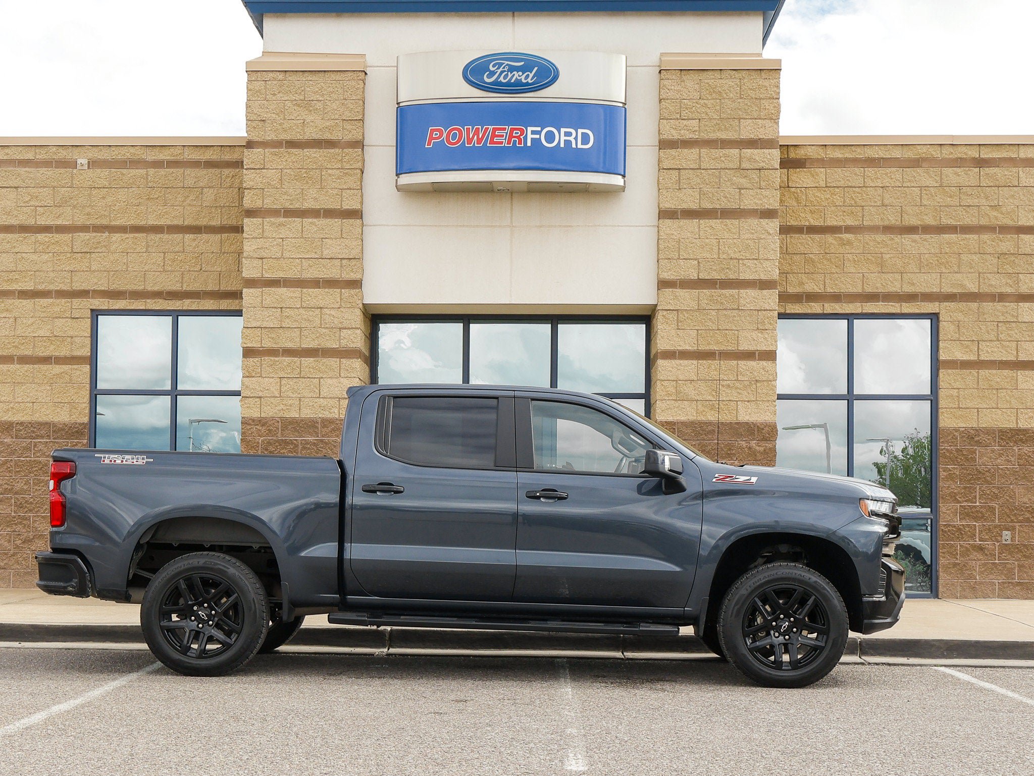 Used 2022 Chevrolet Silverado 1500 LT Trail Boss w/ Safety Package AWD/4WD image 5
