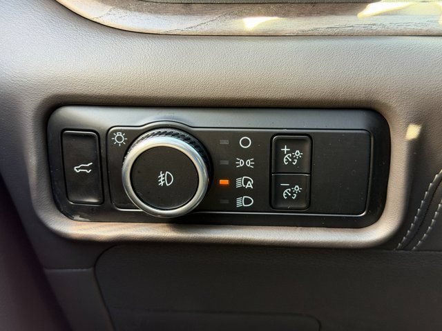 Certified 2023 Ford Explorer Platinum w/ Technology Package AWD/4WD image 37