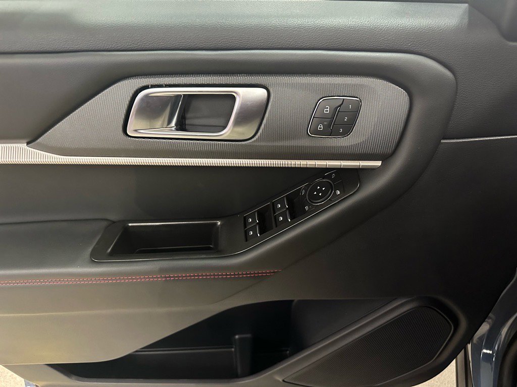 Certified 2025 Ford Explorer ST-Line w/ Premium Package image 19