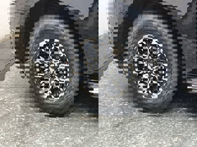 Certified 2023 Ford Expedition XLT image 40