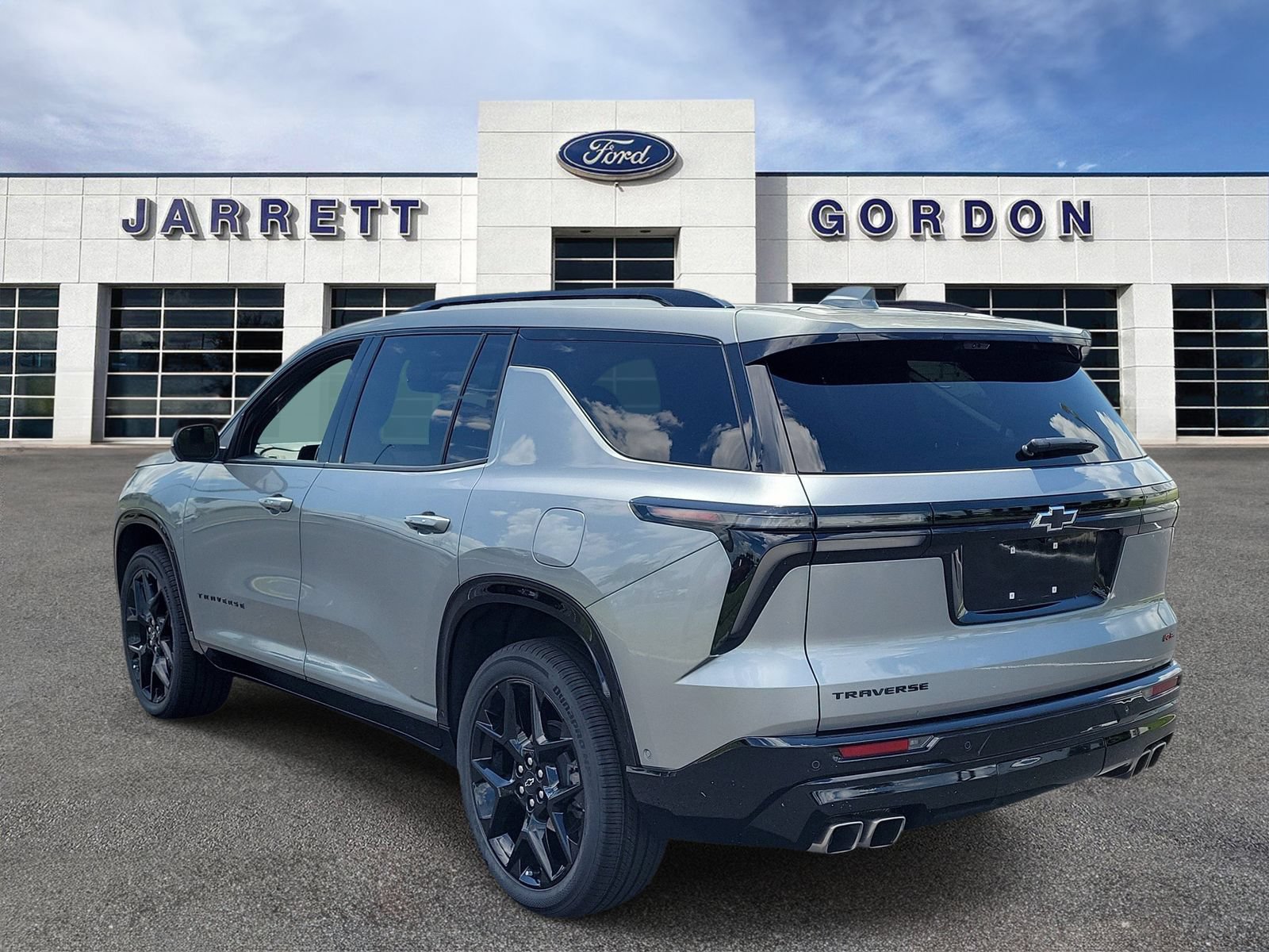 Used 2024 Chevrolet Traverse RS FWD image 3