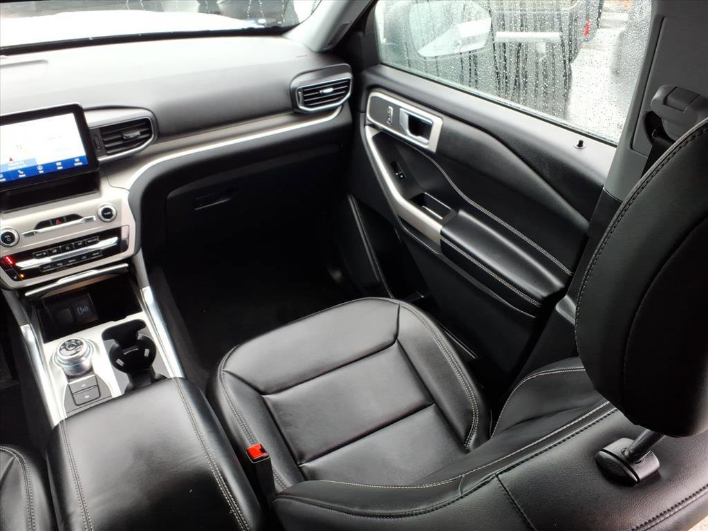 Certified 2022 Ford Explorer XLT w/ Equipment Group 202A image 21