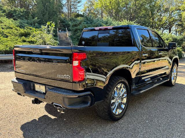 Used 2023 Chevrolet Silverado 1500 High Country w/ Technology Package AWD/4WD image 5