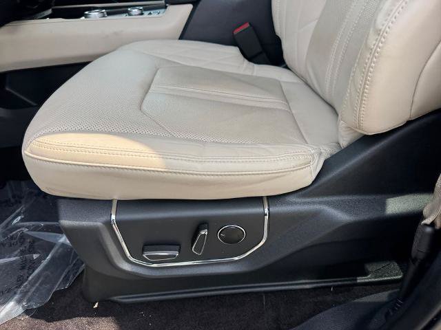 Certified 2023 Ford Expedition Platinum AWD/4WD image 16