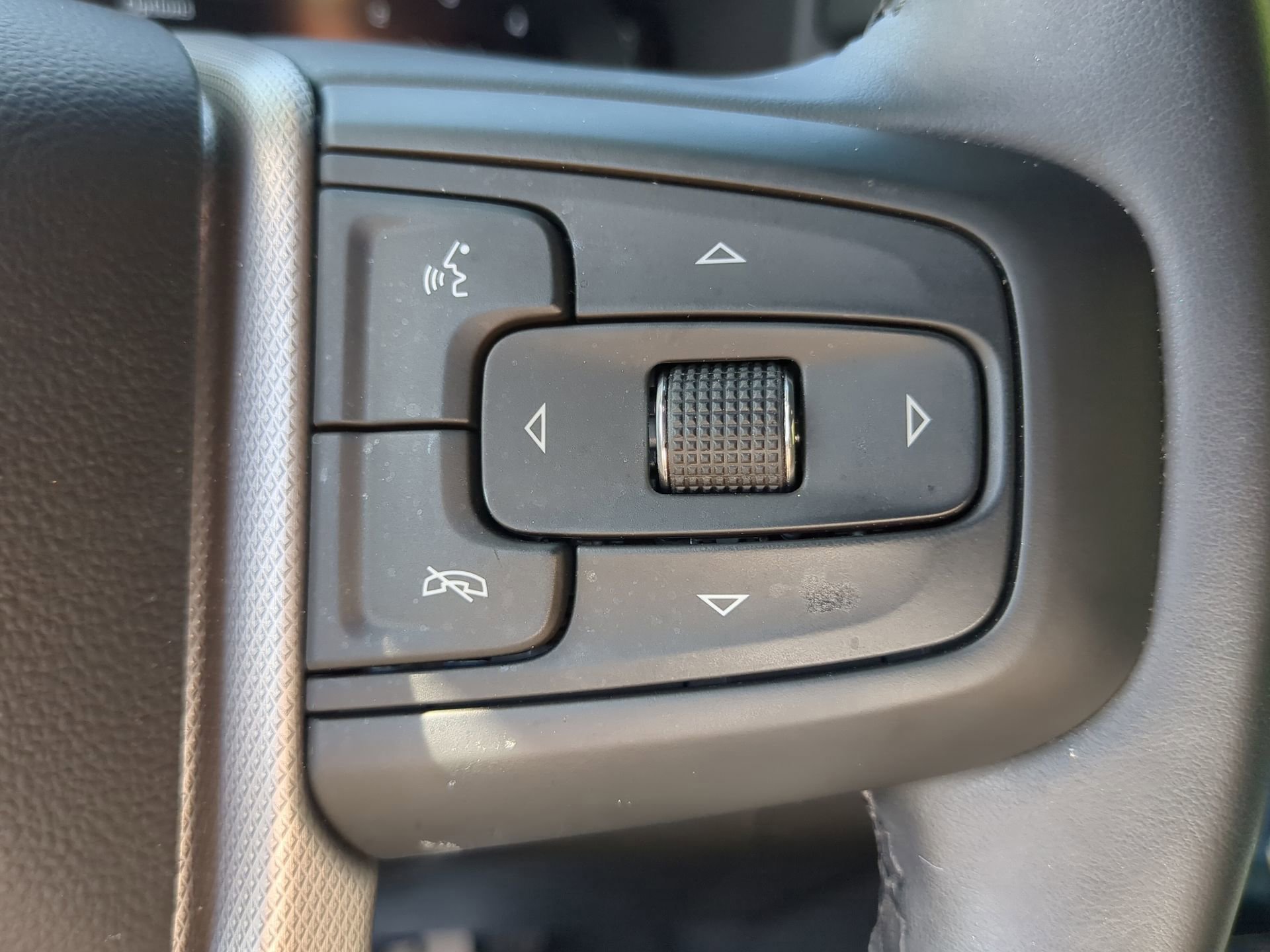 Used 2024 GMC Yukon XL Denali image 60