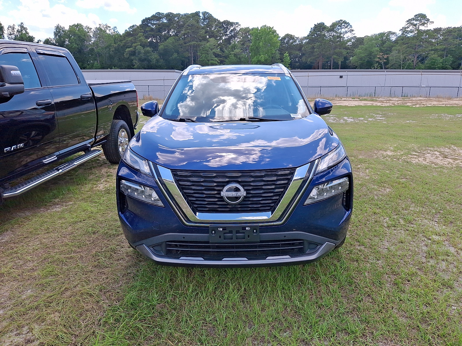 Used 2023 Nissan Rogue SL w/ SL Premium Package AWD/4WD image 2