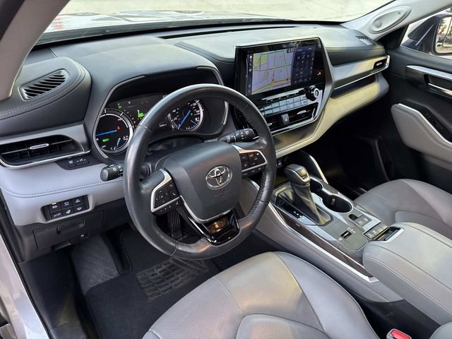 Used 2022 Toyota Highlander Limited image 19