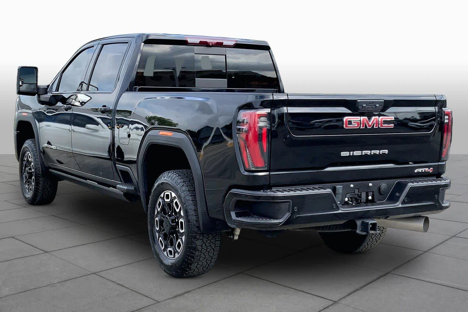 Used 2024 GMC Sierra 2500 AT4 w/ AT4 Premium Plus Package AWD/4WD image 12
