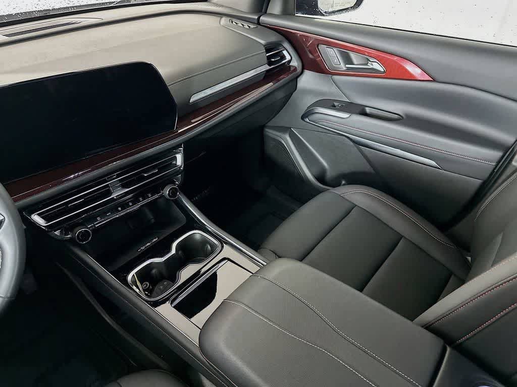 Used 2025 Chevrolet Traverse Z71 AWD/4WD image 11