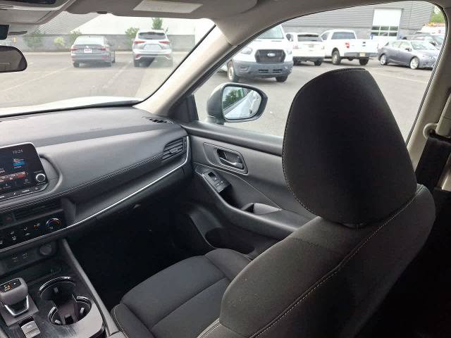 Used 2024 Nissan Rogue S FWD image 11