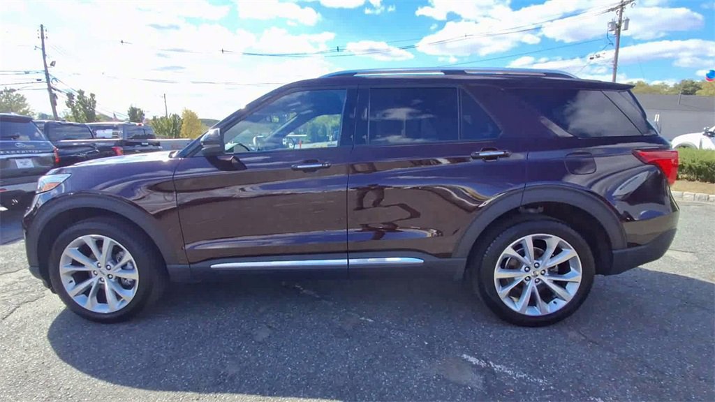 Certified 2023 Ford Explorer Platinum w/ Premium Technology Package image 3