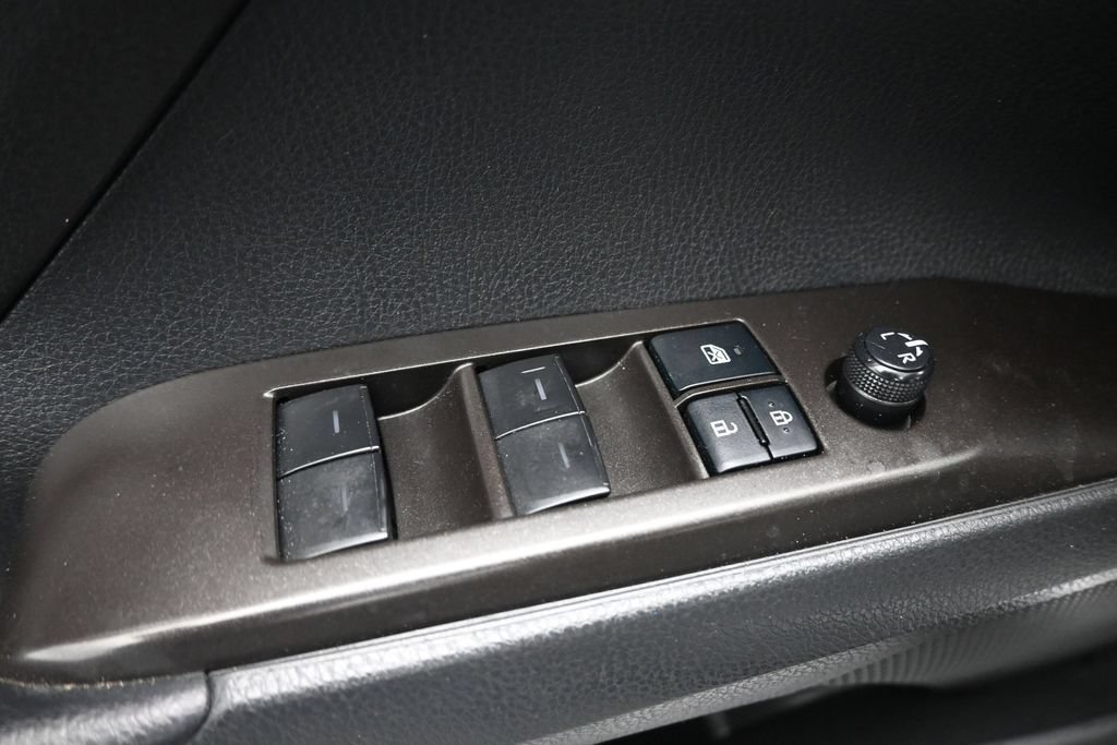 Used 2022 Toyota Camry SE FWD image 13