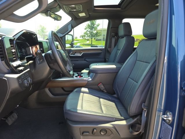 Used 2024 Chevrolet Silverado 2500 High Country w/ Technology Package AWD/4WD image 11
