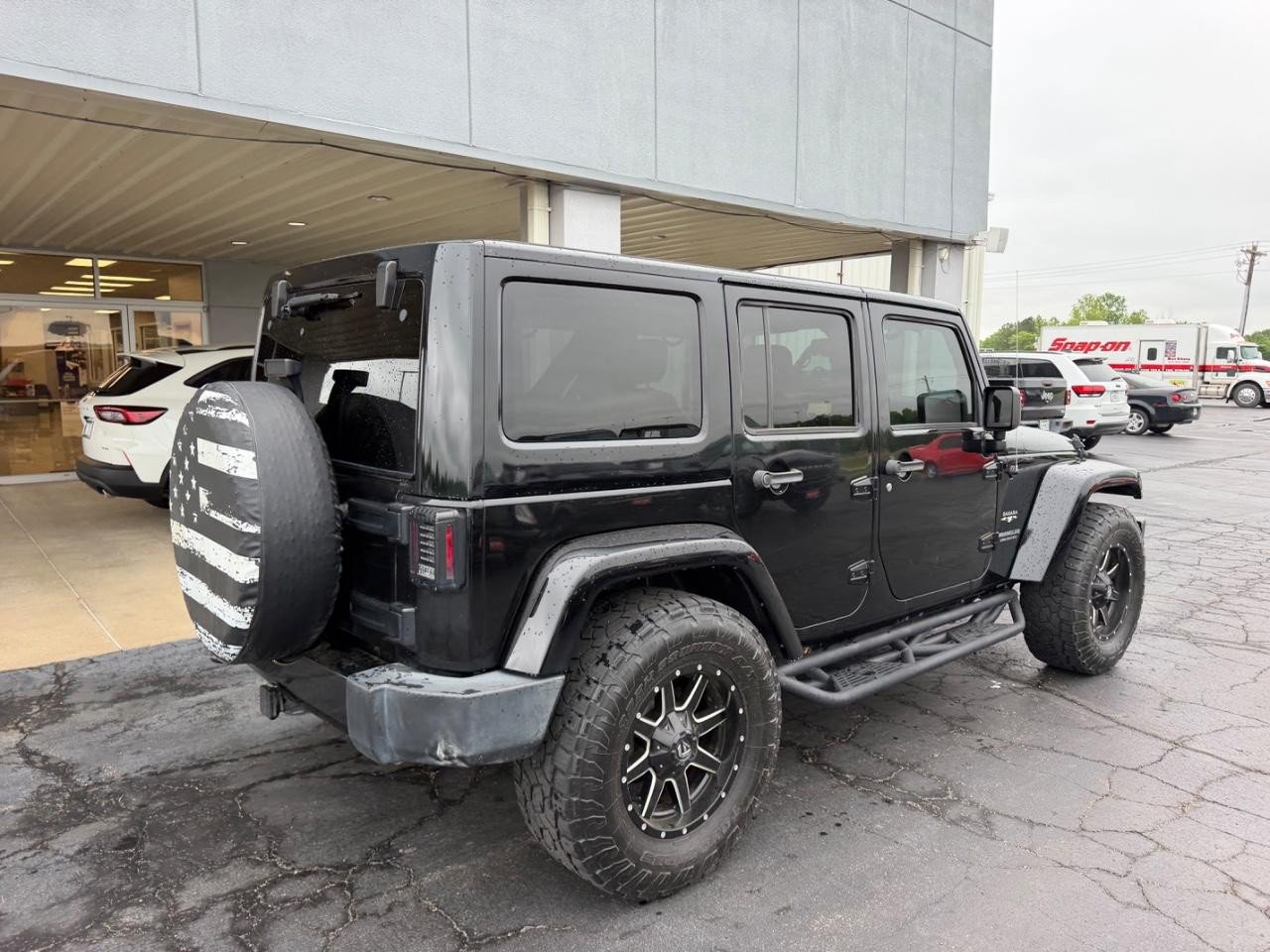 Used 2017 Jeep Wrangler Unlimited Sahara w/ Connectivity Group AWD/4WD image 3