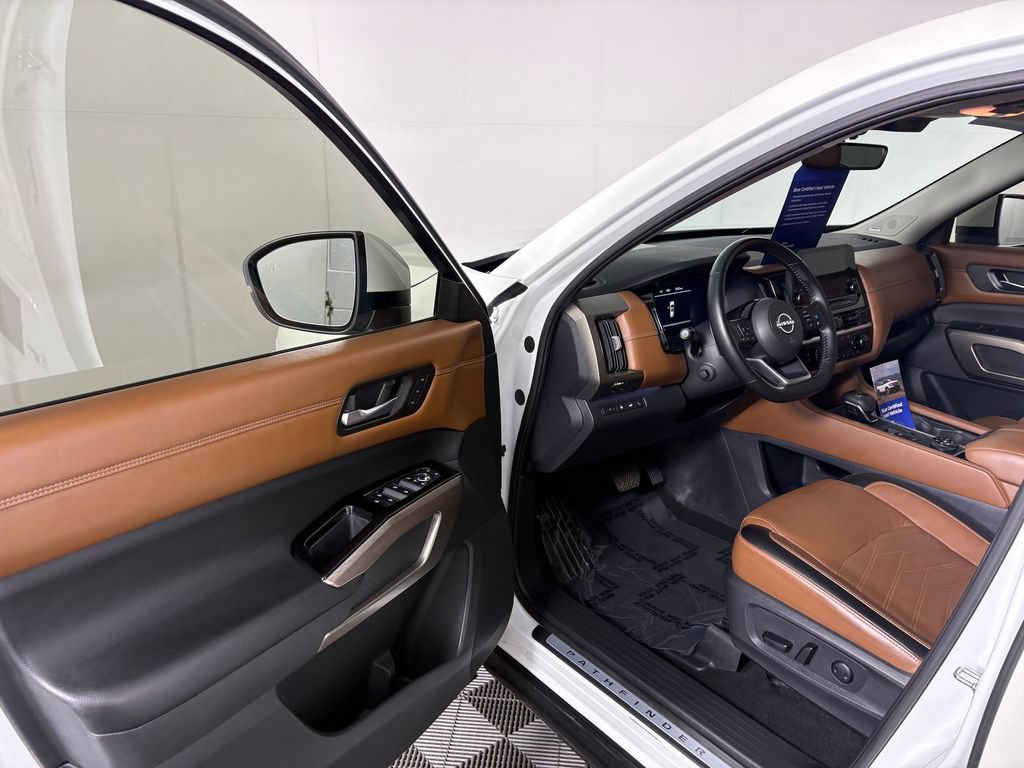 Used 2023 Nissan Pathfinder Platinum AWD/4WD image 12