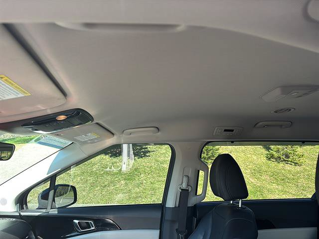 Used 2022 Kia Carnival EX FWD image 15