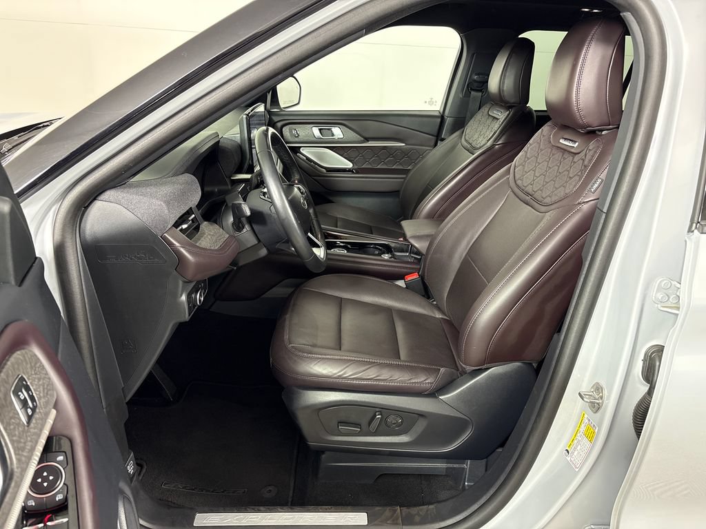 Certified 2025 Ford Explorer Platinum w/ LUX Leather Package AWD/4WD image 28