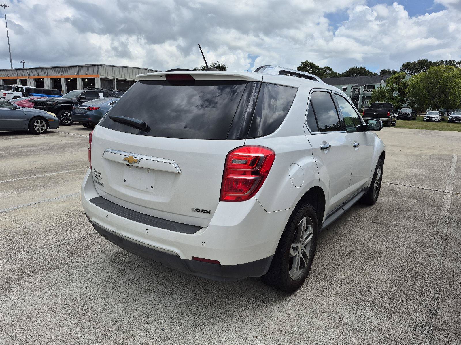 Used 2017 Chevrolet Equinox Premier w/ Enhanced Convenience Package FWD image 11