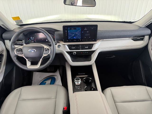 Certified 2025 Ford Explorer Active w/ Active Comfort Package RWD image 3