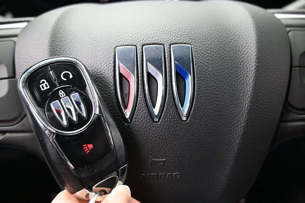 Used 2025 Buick Encore GX Preferred AWD/4WD image 33