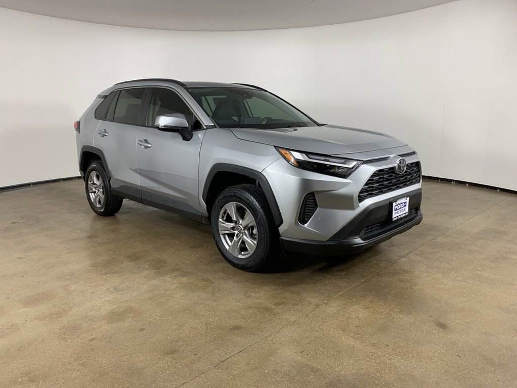 Used 2022 Toyota RAV4 XLE w/ Convenience Package AWD/4WD image 5