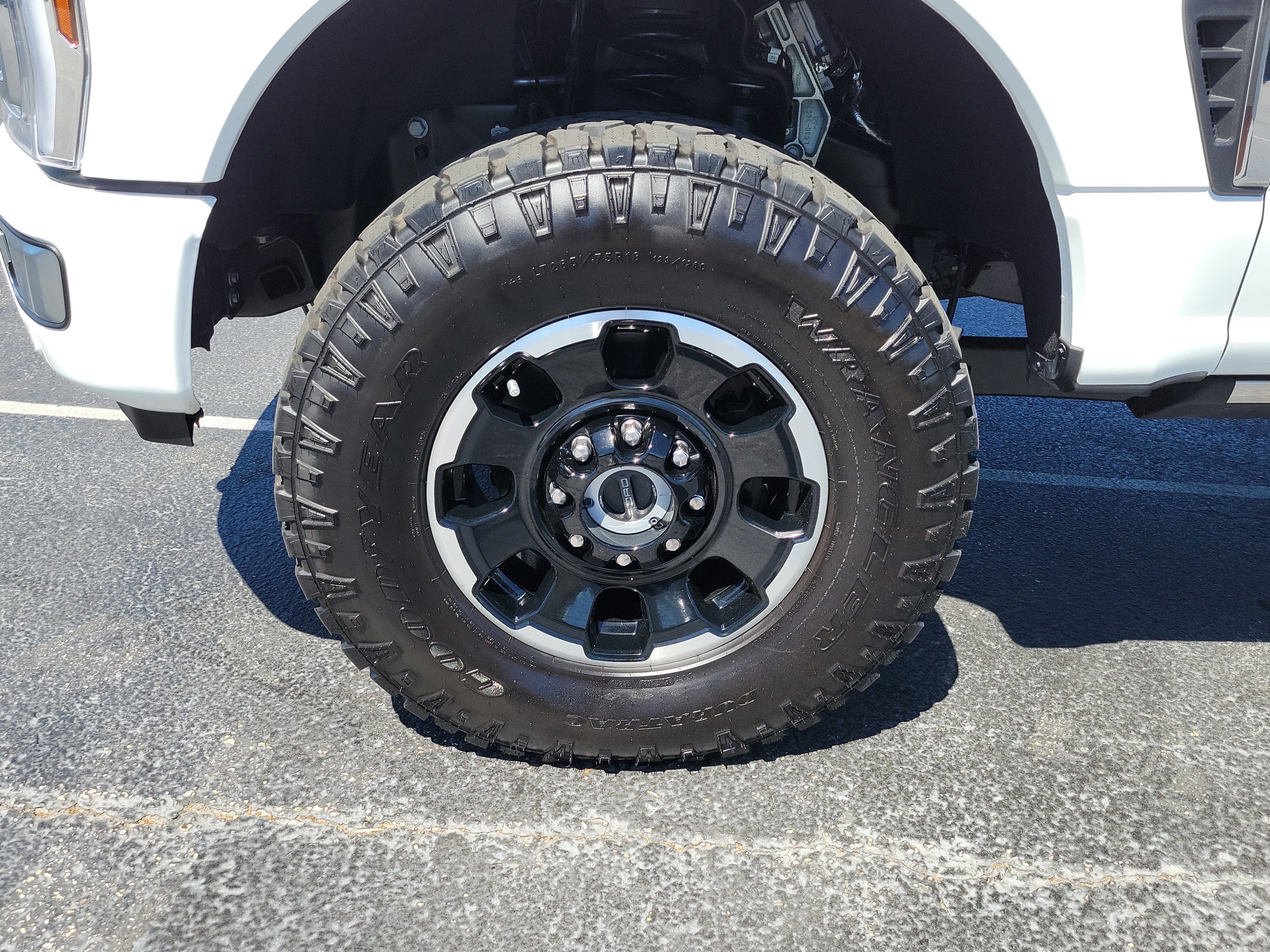 Certified 2025 Ford F250 Platinum w/ Platinum Plus Package AWD/4WD image 5