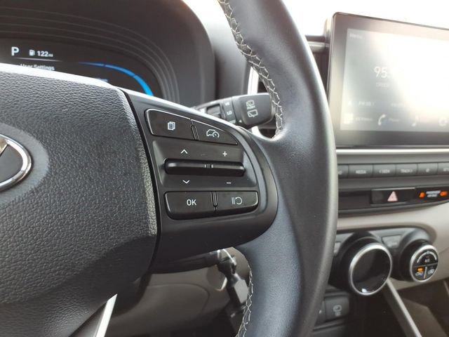 Used 2023 Hyundai Venue SEL image 24