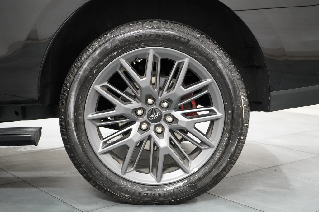 Certified 2025 Ford Expedition Platinum w/ Stealth Performance Package AWD/4WD image 39