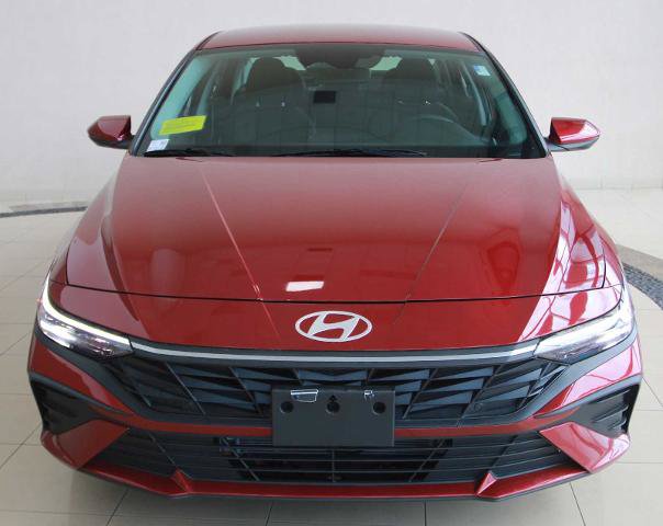 Used 2024 Hyundai Elantra Blue FWD image 2