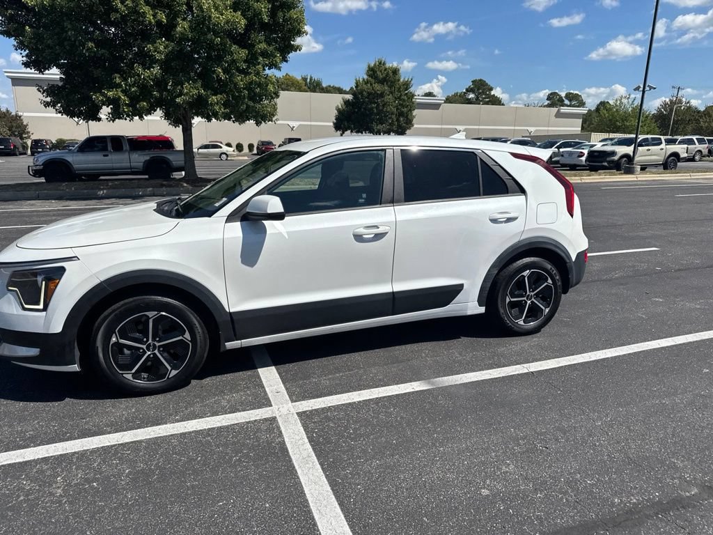 Used 2023 Kia Niro LX FWD image 14