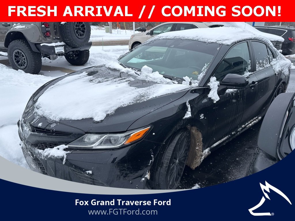 Used 2019 Toyota Camry SE image 2